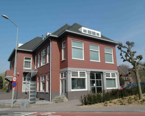 Heerlen, Molenberglaan 125 bij Beckers Bedrijfsmakelaars